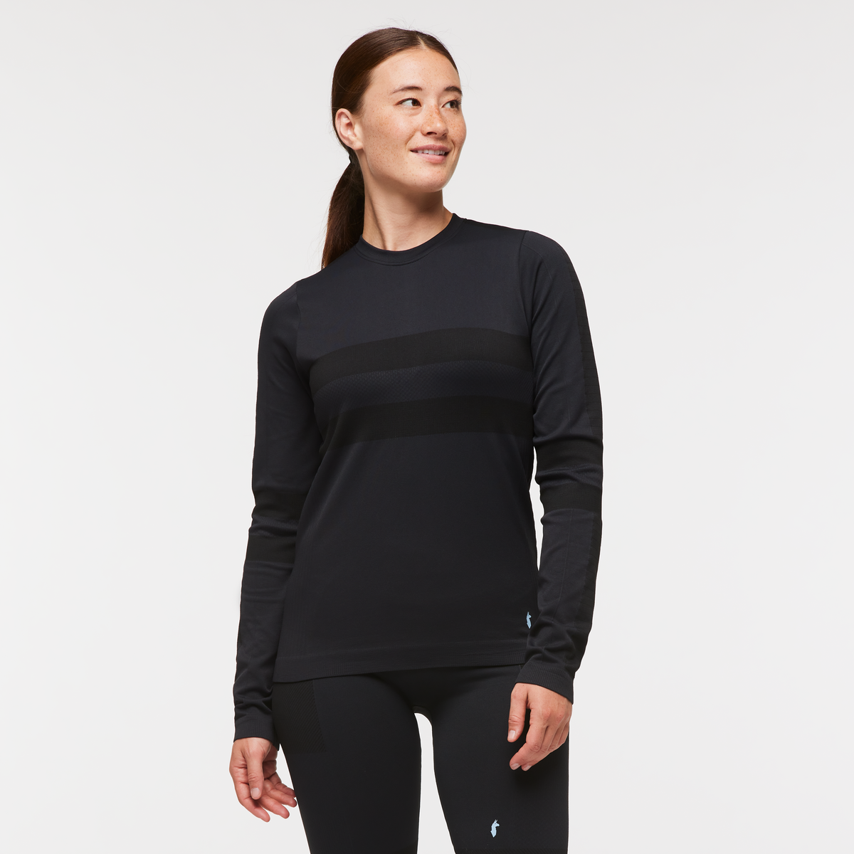 1200x1200png-F23WDebajoSeamlessBaselayerCrewCotopaxiBlack_2.png Debajo Seamless Baselayer Crew - Women's - Image 1